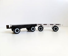 Load image into Gallery viewer, MAGBLOX® TWIN CAR PACK WITH WOODEN WHEELS - Magnetic Tiles 7
